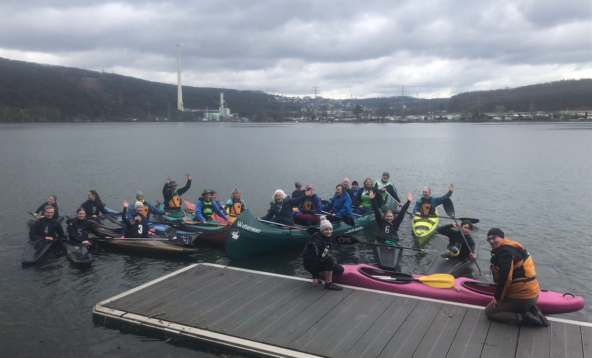 Endlich ging es wieder aufs Wasser: Der KC Wetter lud als Saisonauftakt zum fröhlichen Anpaddeln