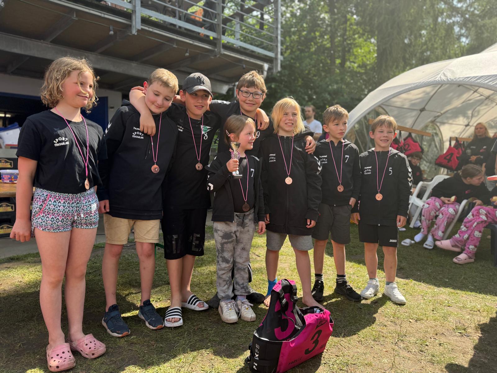 Wetterkapriolen waren nicht die einzige Überraschung: Wetteraner U12 belegen bei Kanupoloturnier in Erftstadt 3. Platz